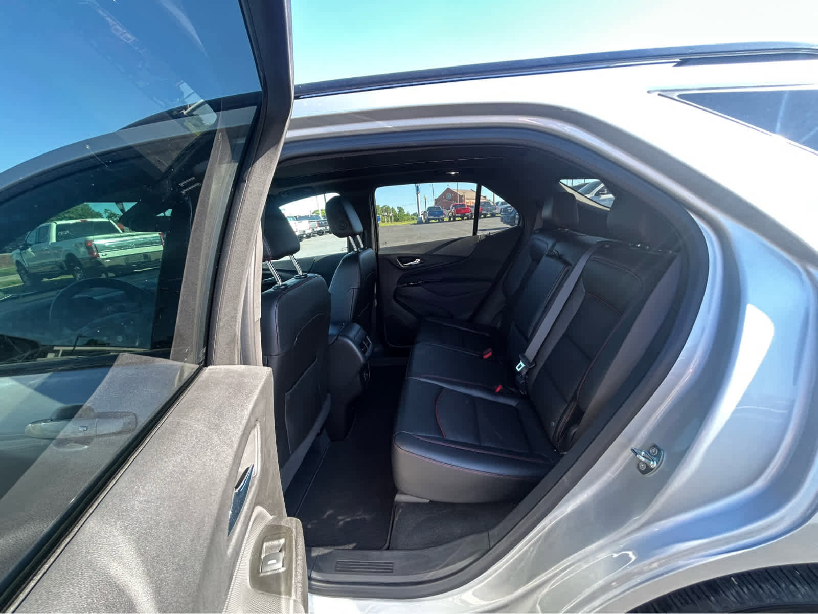 Used 2022 Chevrolet Equinox RS w/ RS Leather Package FWD image 12