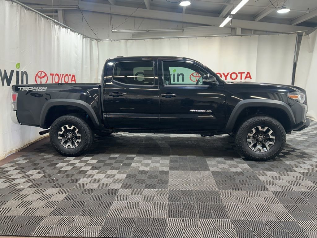 Used 2022 Toyota Tacoma TRD Off-Road AWD/4WD image 10