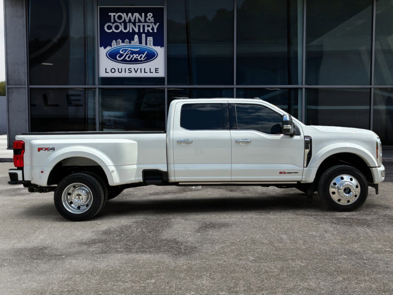 Used 2024 Ford F450 Platinum w/ FX4 Off-Road Package AWD/4WD image 2
