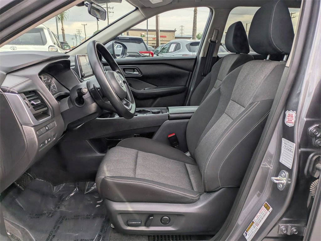 Used 2024 Nissan Rogue SV image 25