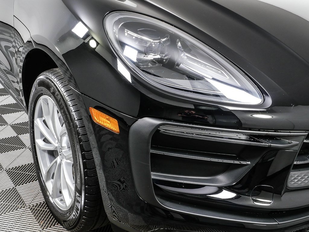 Certified 2025 Porsche Macan image 39