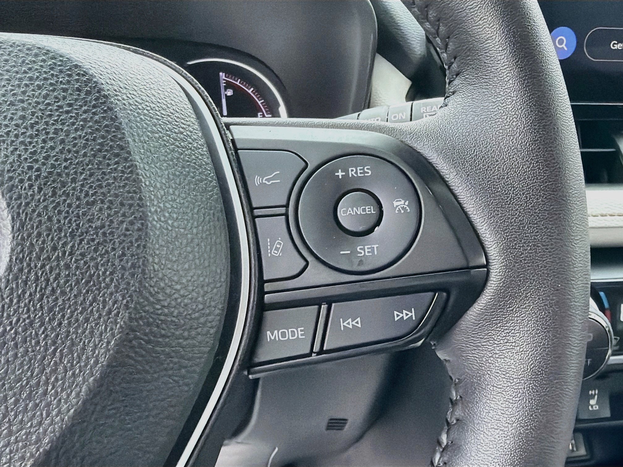 Used 2023 Toyota RAV4 XLE Premium FWD image 39