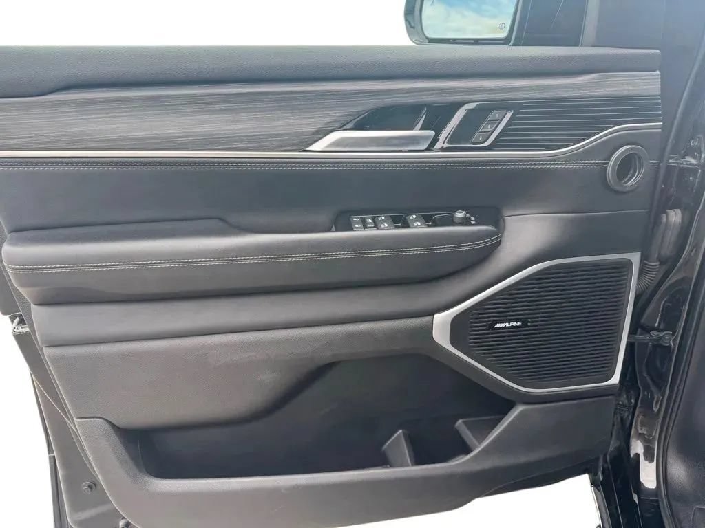 Used 2023 Jeep Wagoneer Series II AWD/4WD image 11