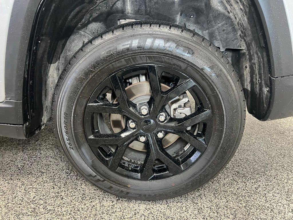 Used 2024 Jeep Grand Cherokee Altitude image 22