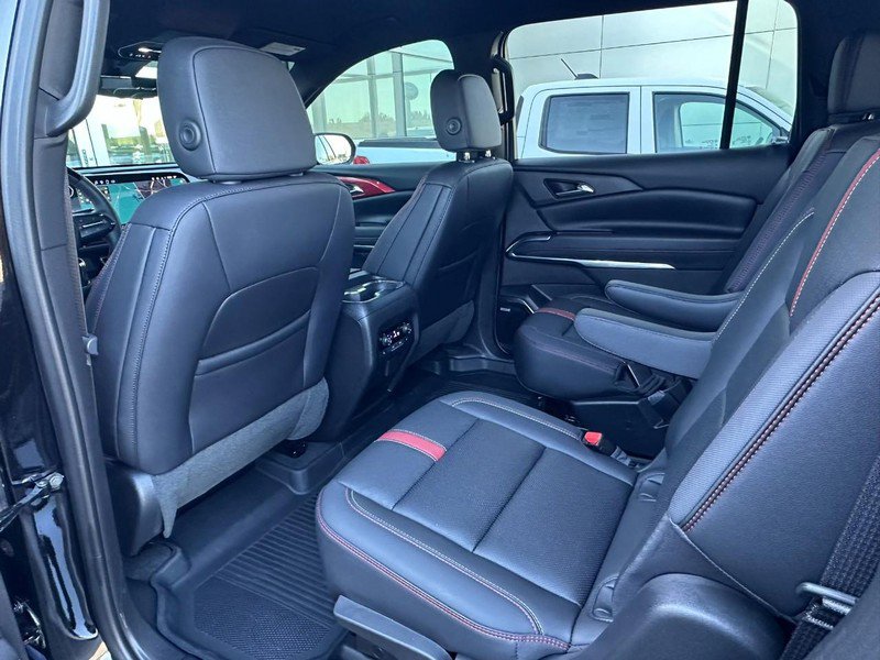 Used 2025 Chevrolet Traverse RS image 13