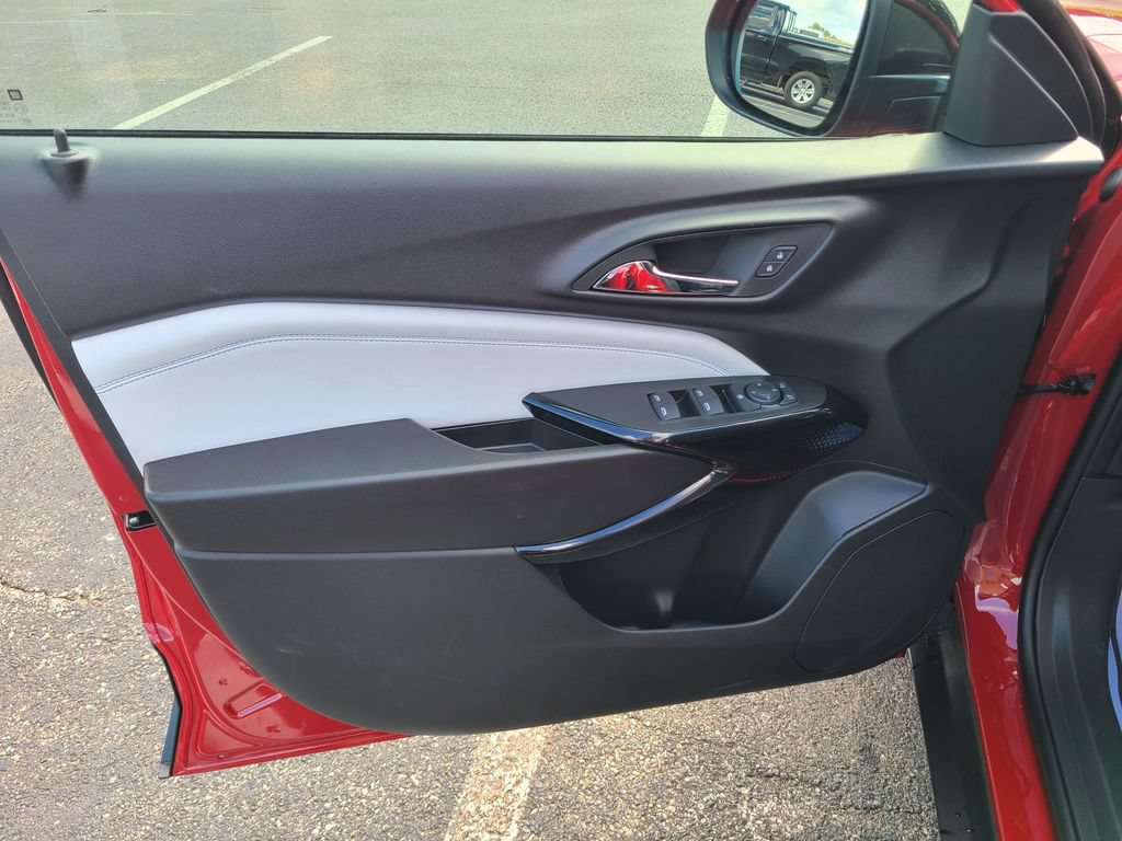 New 2026 Chevrolet Trax LT w/ Midnight Edition FWD image 19