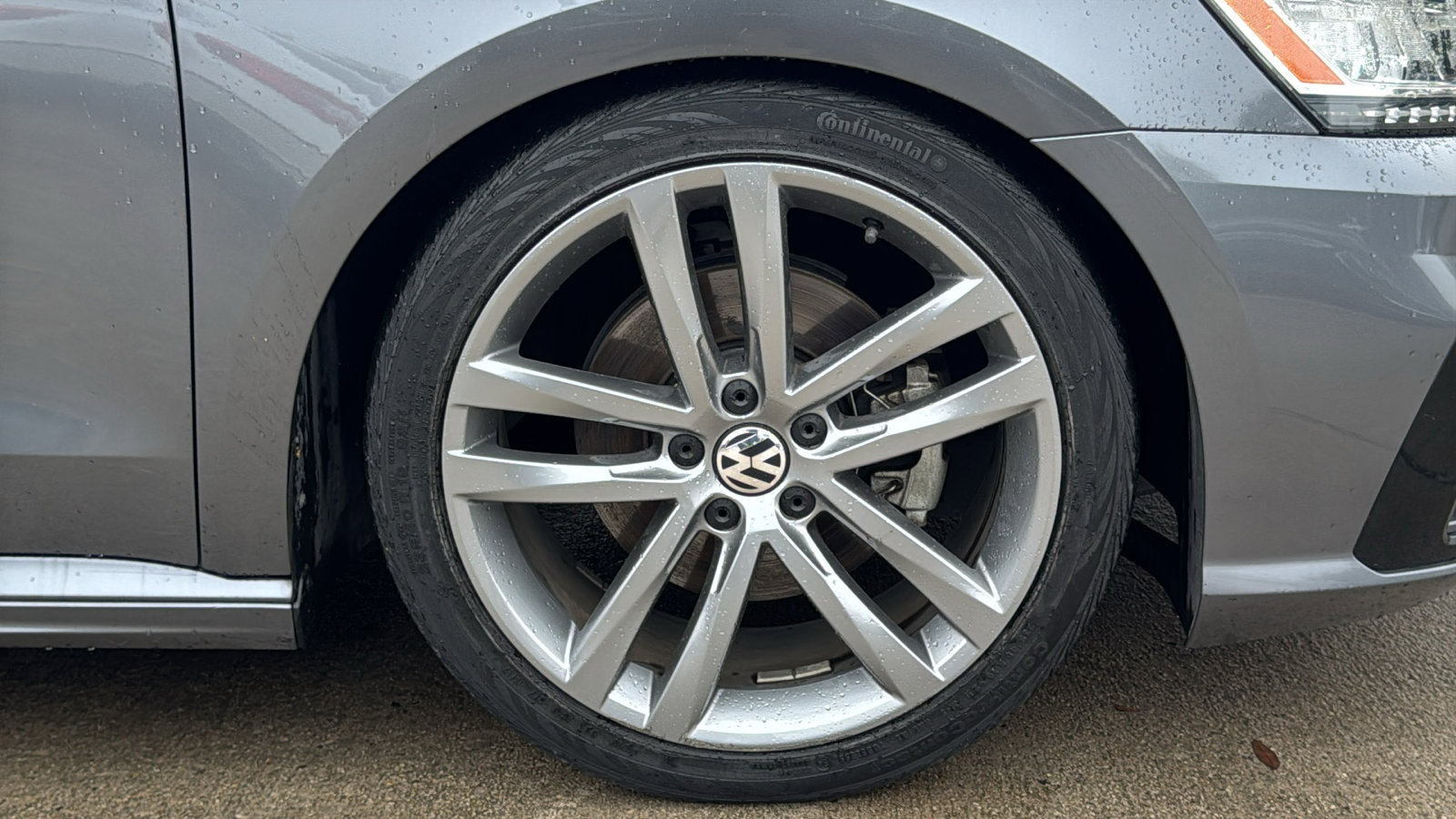 Used 2017 Volkswagen Passat 1.8T R-Line w/ R-Line Lighting Package image 32