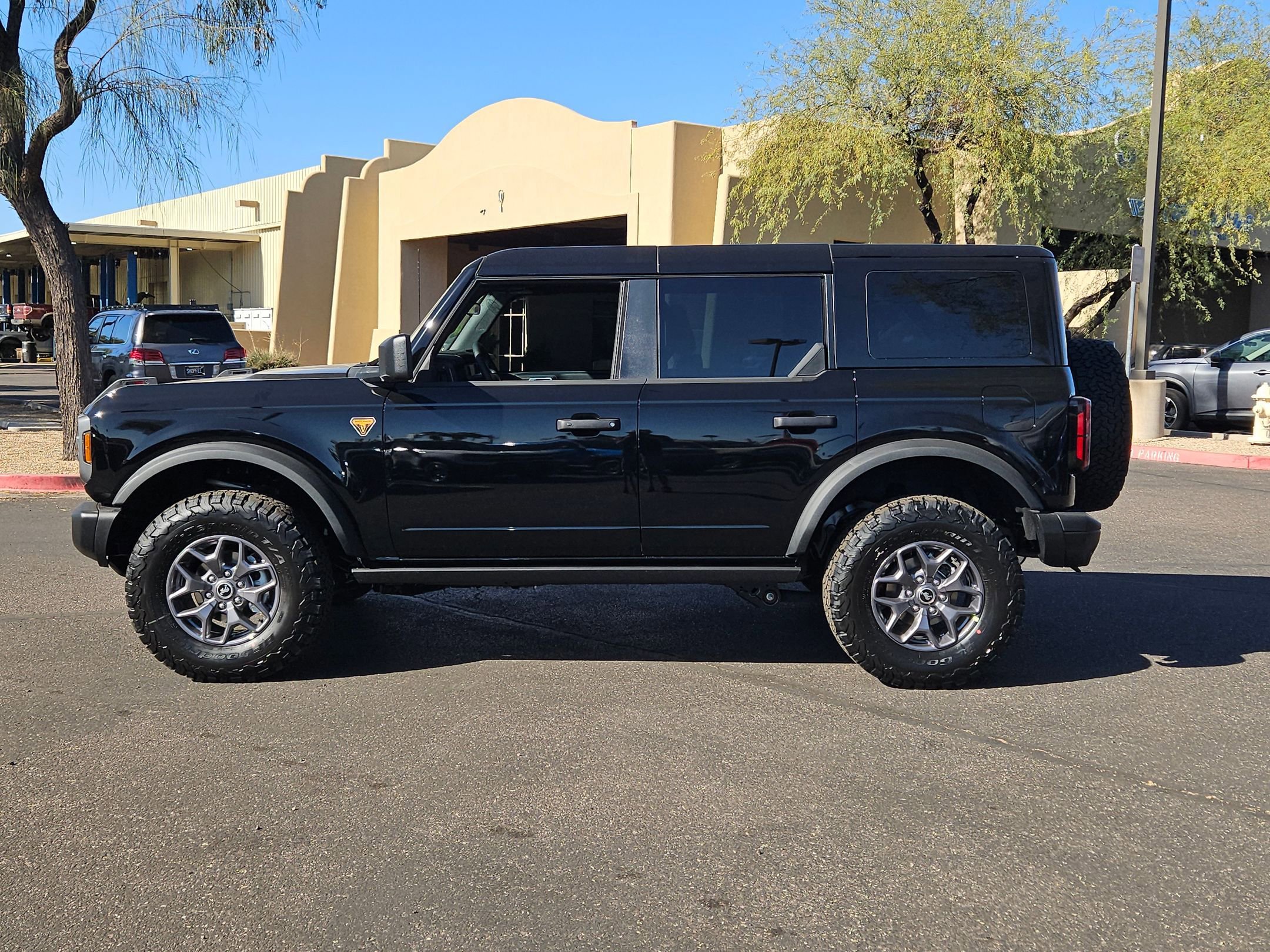 New 2025 Ford Bronco Badlands image 5