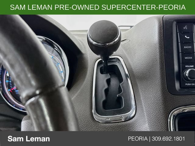 Used 2014 Chrysler Town & Country Touring-L w/ Driver Convenience Group FWD image 16