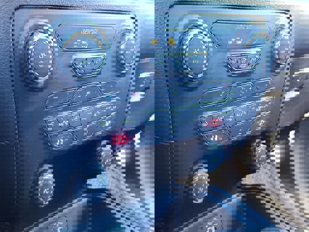 Used 2021 Ford Ranger Lariat w/ Tremor Off-Road Package image 28