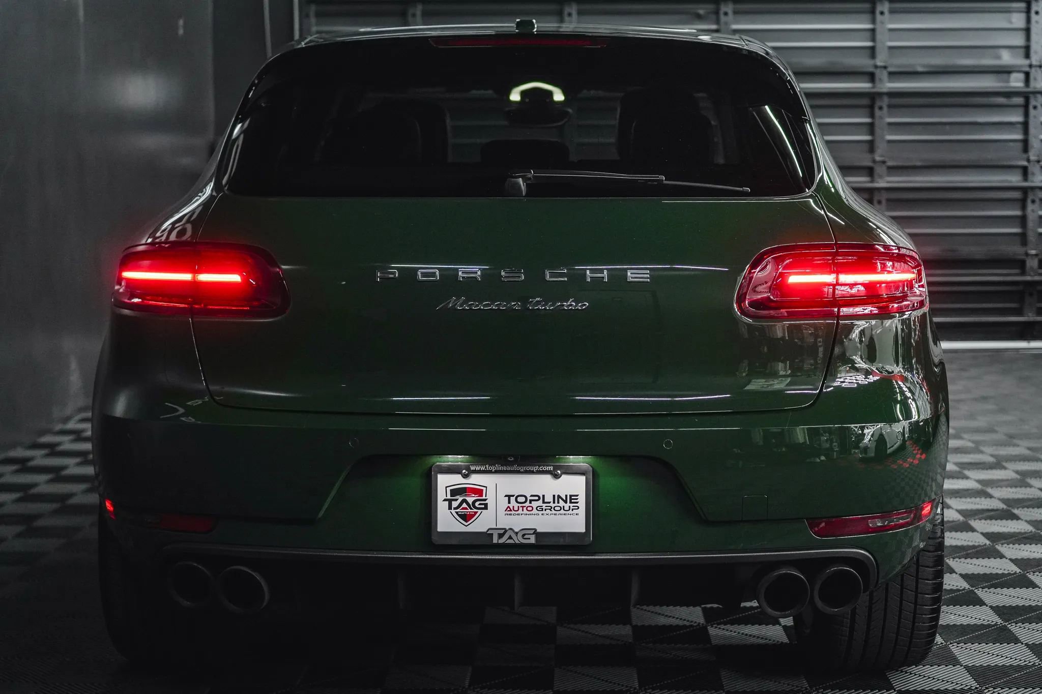 Used 2018 Porsche Macan Turbo AWD/4WD image 24