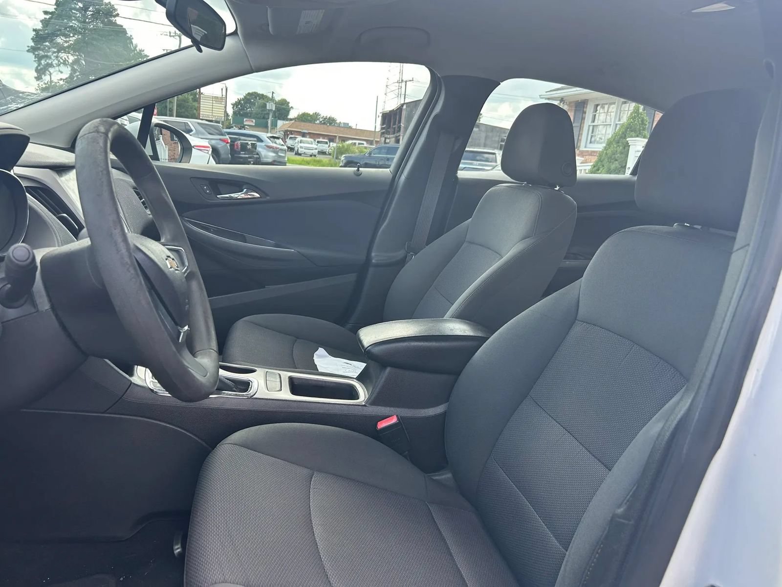 Used 2017 Chevrolet Cruze LS FWD image 10