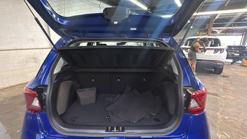 Used 2025 Hyundai Venue Limited FWD image 31