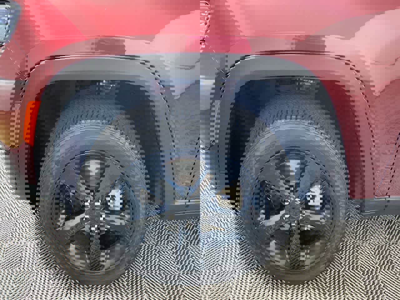 Used 2023 Jeep Grand Cherokee L Laredo image 16