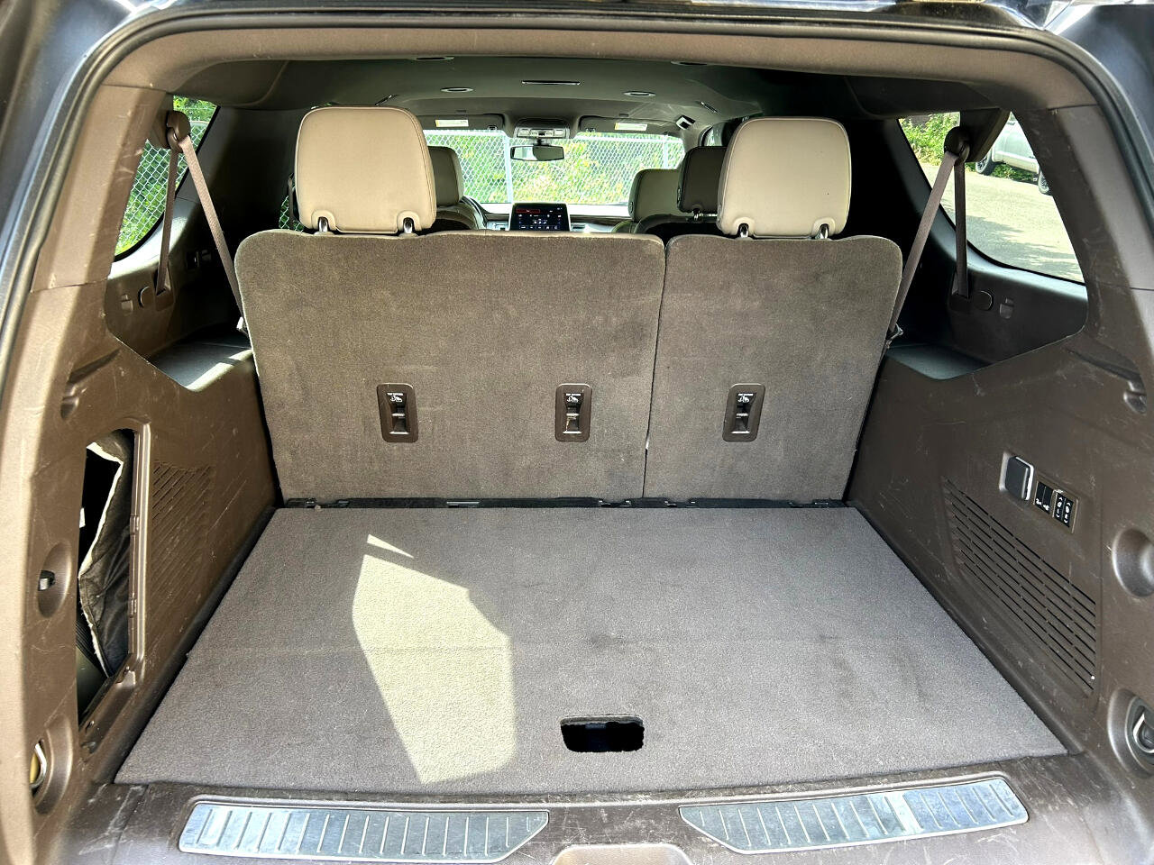 Used 2021 Chevrolet Suburban Z71 w/ Z71 Off-Road Package image 18