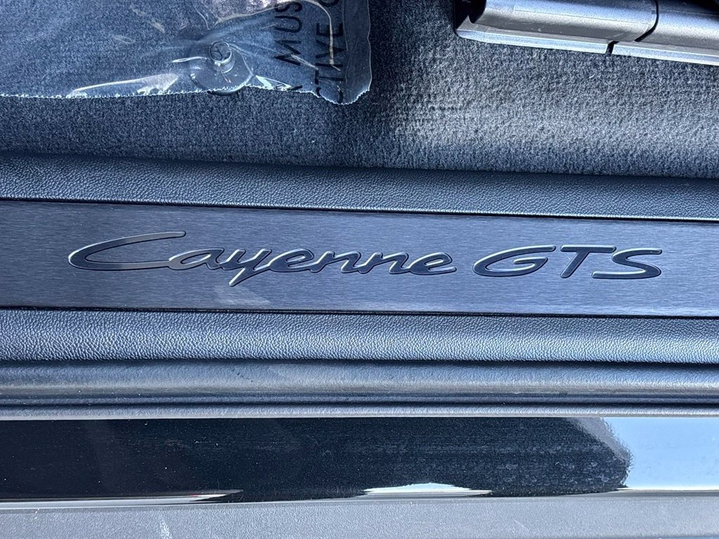 Used 2025 Porsche Cayenne GTS AWD/4WD image 31