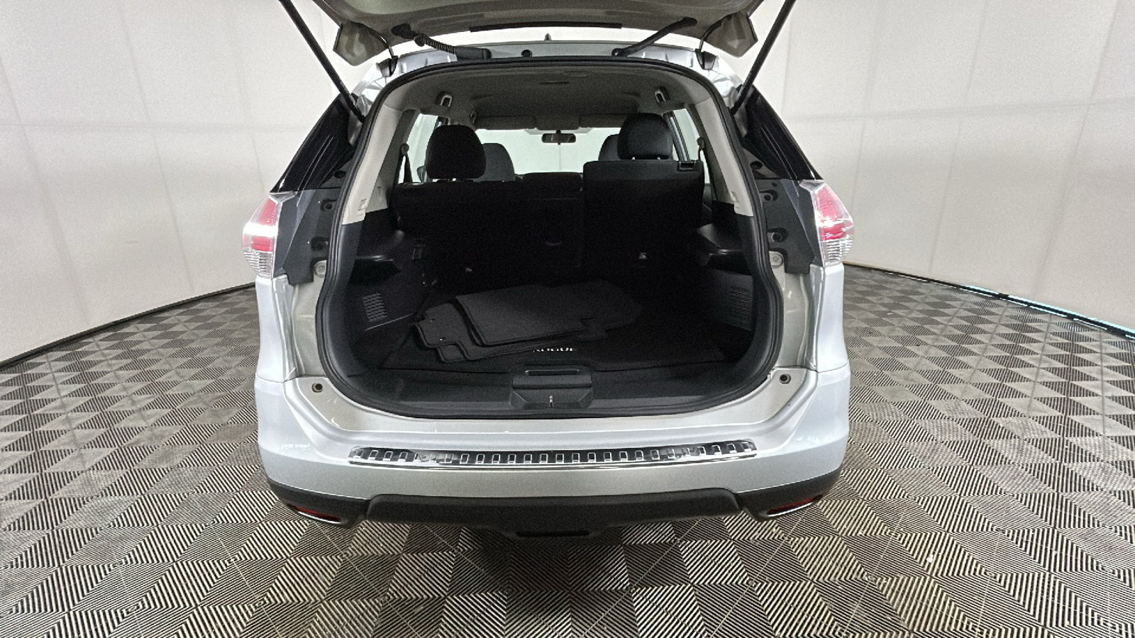 Used 2016 Nissan Rogue S AWD/4WD image 32