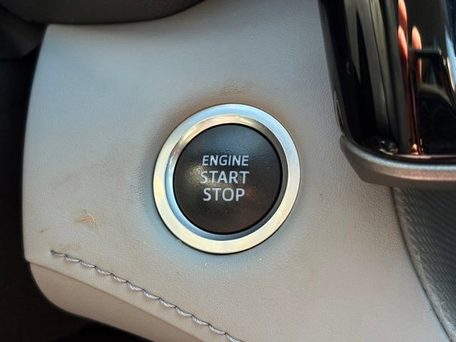 Used 2021 Toyota Highlander XLE AWD/4WD image 19