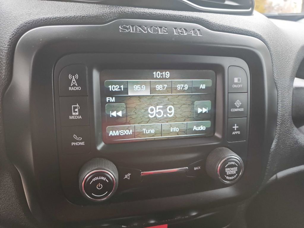 Used 2017 Jeep Renegade Latitude image 25