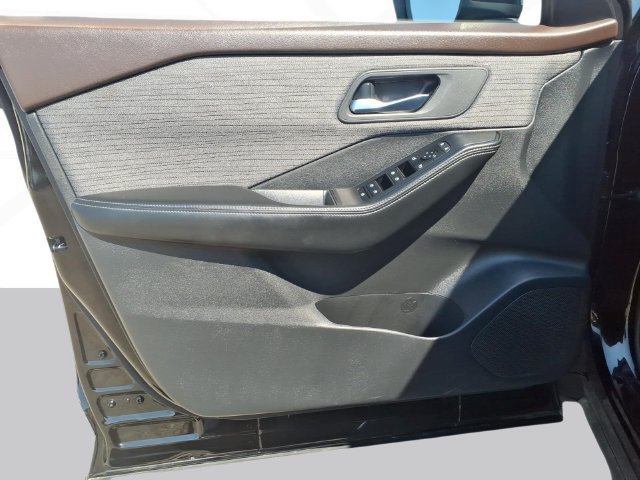 Used 2023 Nissan Rogue SV AWD/4WD image 10