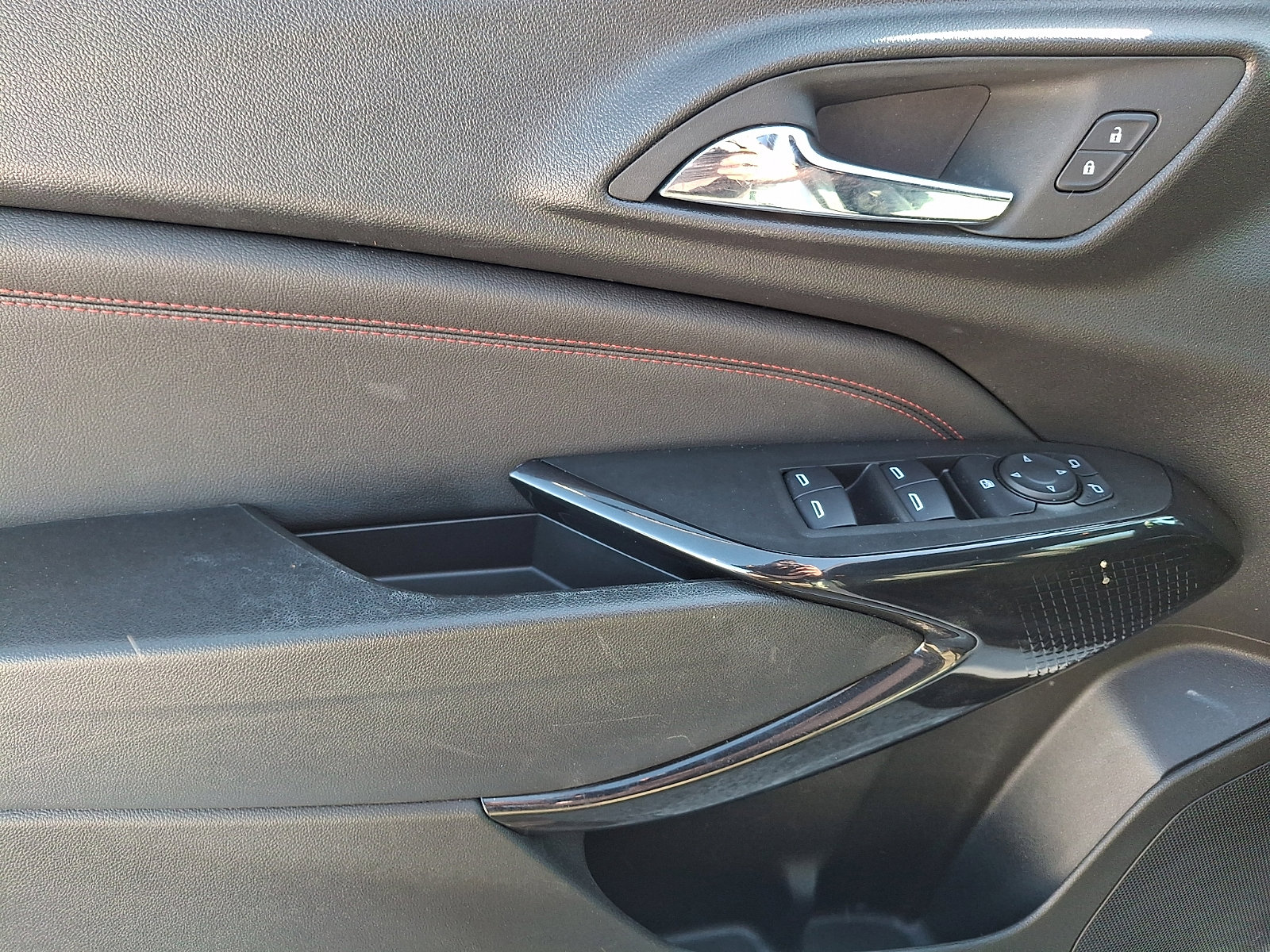 Certified 2024 Chevrolet Trax RS w/ Driver Confidence Package image 12