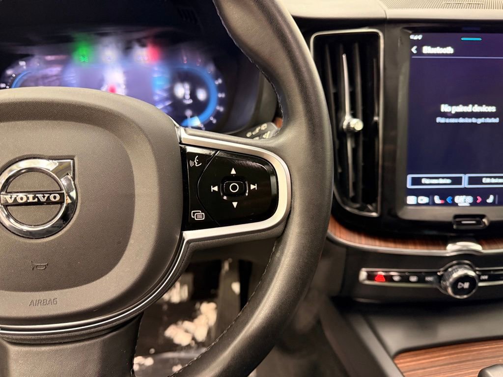 Used 2023 Volvo XC60 B5 Plus image 14