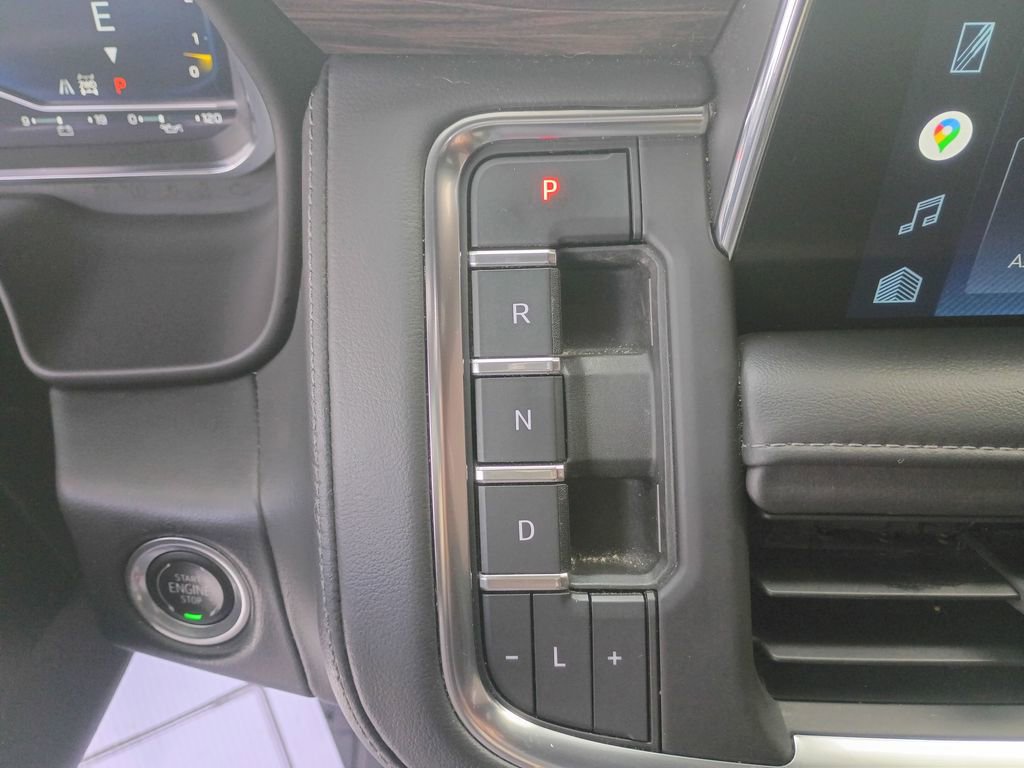 Used 2022 Chevrolet Suburban Z71 image 38