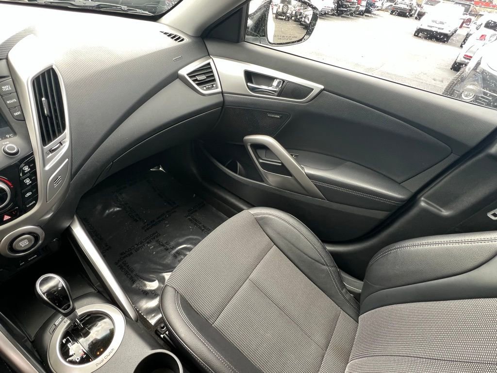 Used 2015 Hyundai Veloster Base w/ Option Group 03 image 16