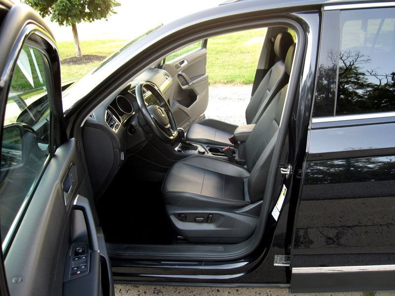 Used 2018 Volkswagen Tiguan SE w/ Panoramic Sunroof Package AWD/4WD image 17