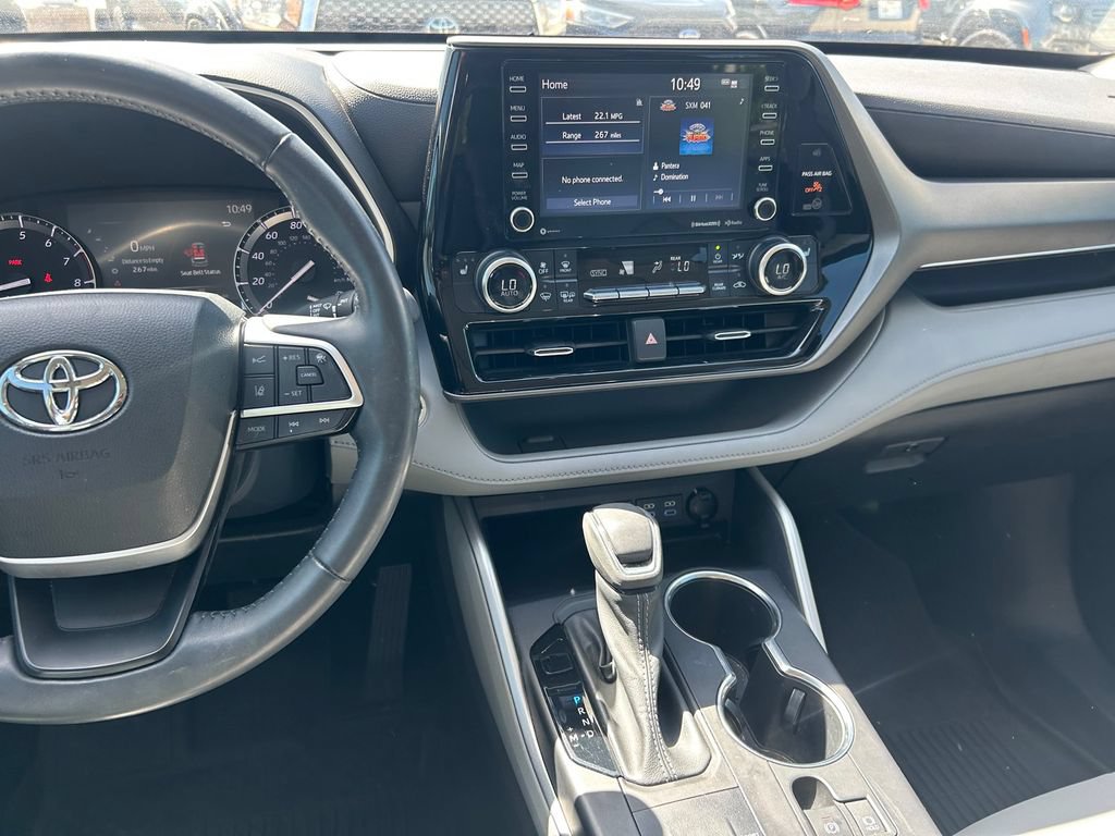 Used 2022 Toyota Highlander XLE FWD image 18