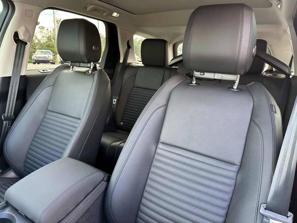 Used 2025 Land Rover Discovery Sport S image 20