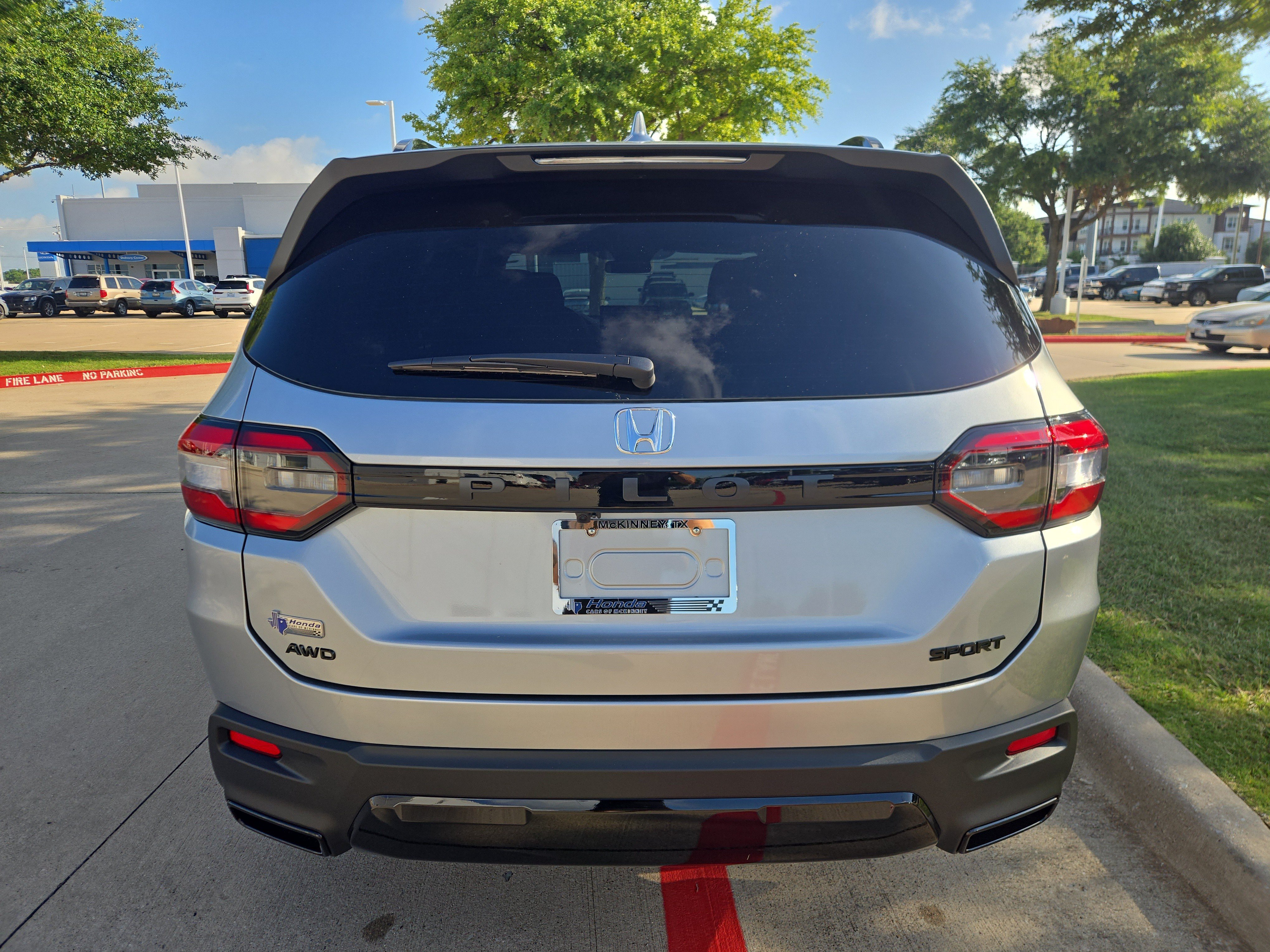 New 2026 Honda Pilot Sport image 8