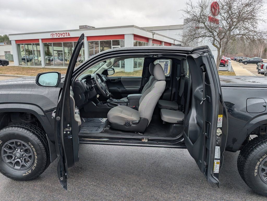 Used 2016 Toyota Tacoma SR w/ SR Convenience Package image 17