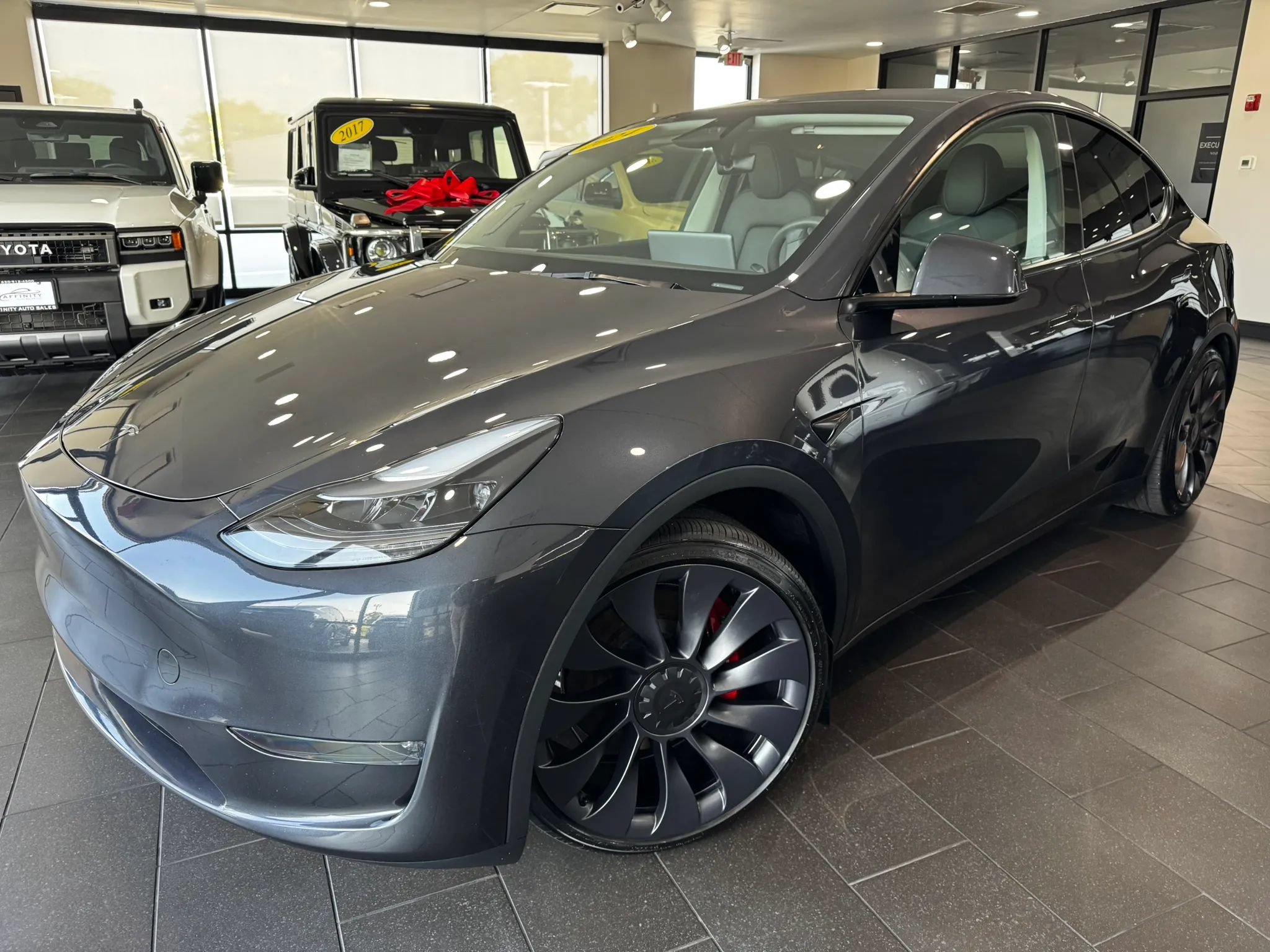 Used 2024 Tesla Model Y Performance AWD/4WD image 1