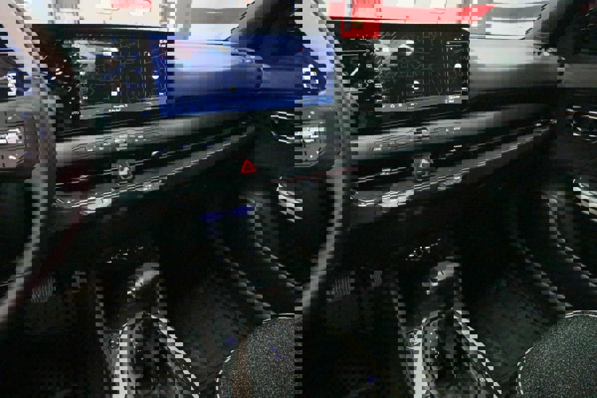 Used 2025 Kia K4 GT-Line image 11