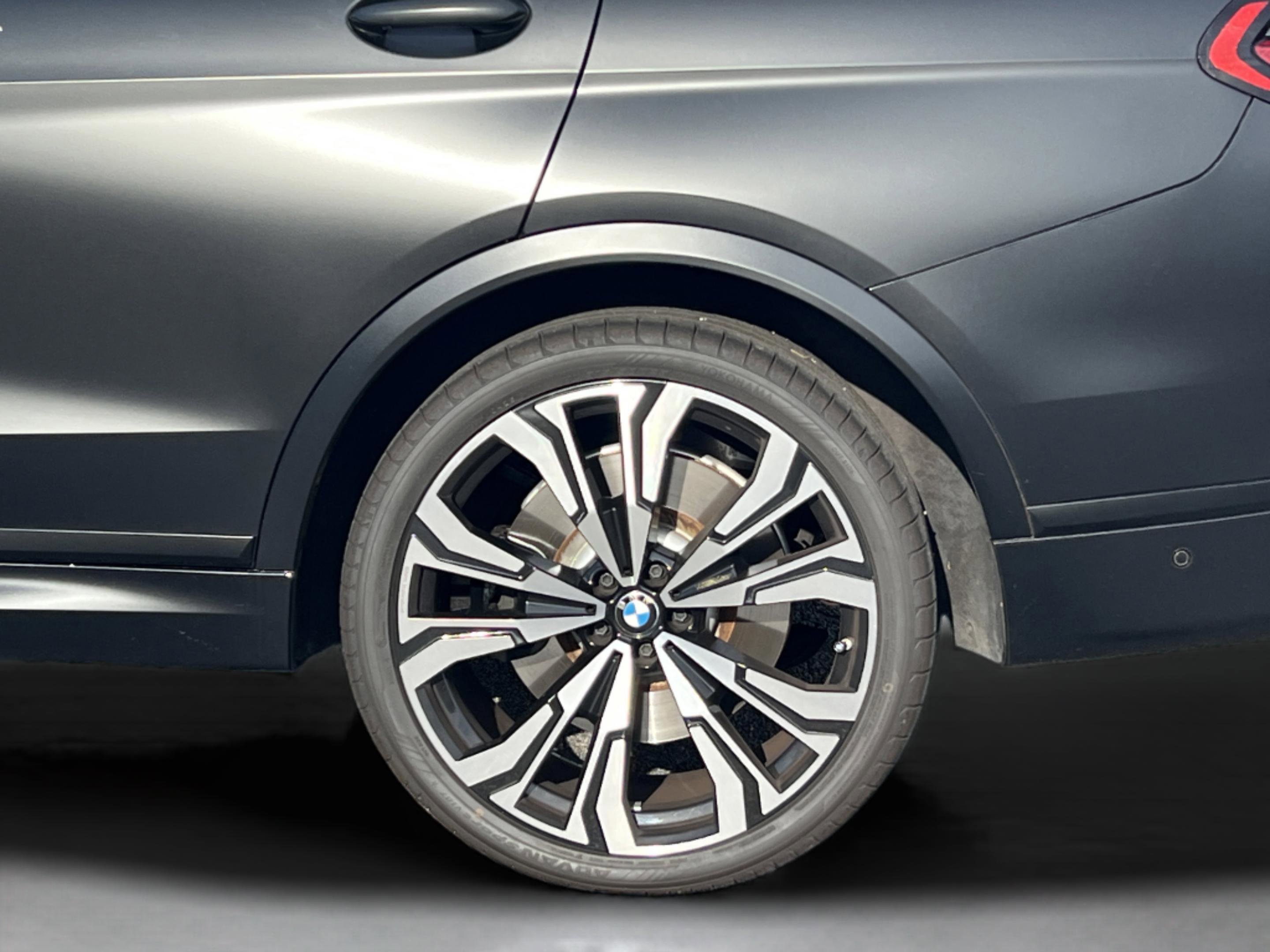 Used 2024 BMW X7 M60i image 35