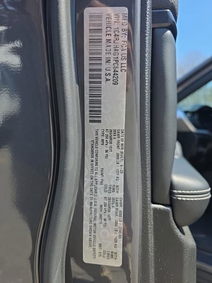 Used 2023 Jeep Grand Cherokee Altitude image 23
