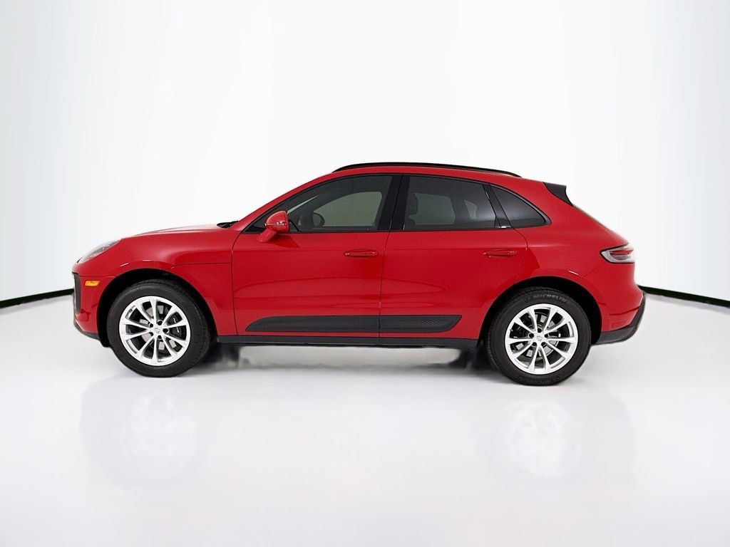 Certified 2025 Porsche Macan AWD/4WD image 2