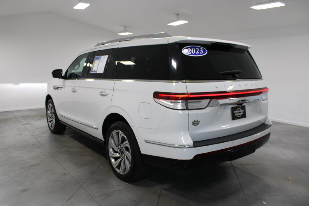 Used 2023 Lincoln Navigator Reserve AWD/4WD image 7