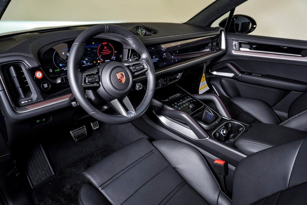 New 2026 Porsche Cayenne GTS image 4