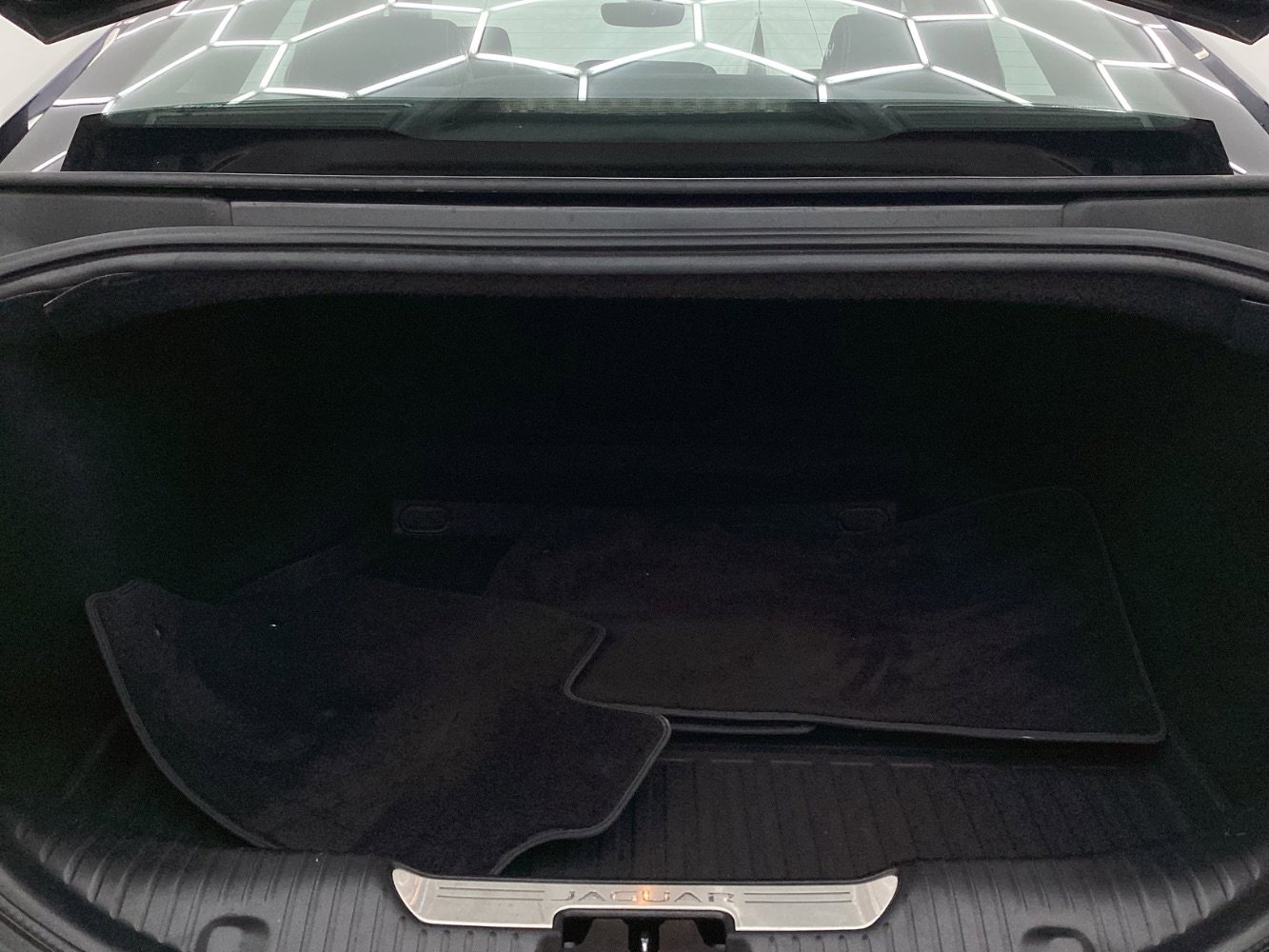 Used 2018 Jaguar XJ R-Sport image 48