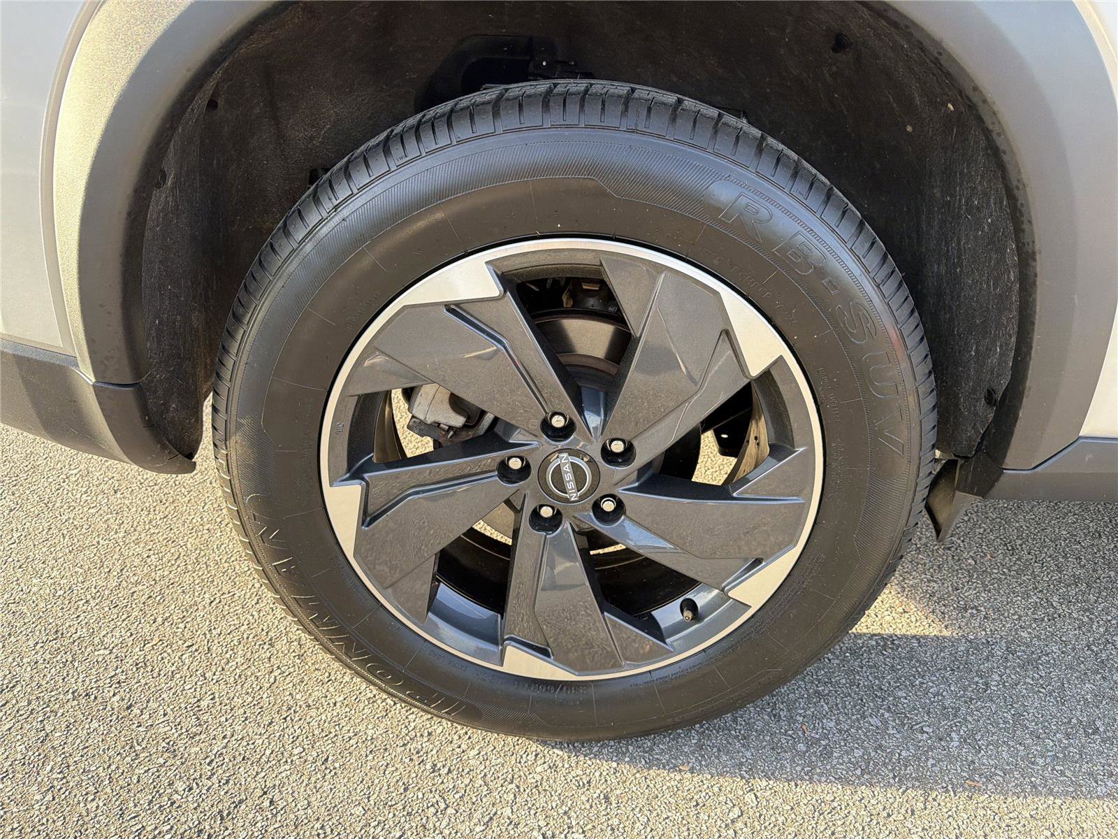 Used 2025 Nissan Rogue SV image 15