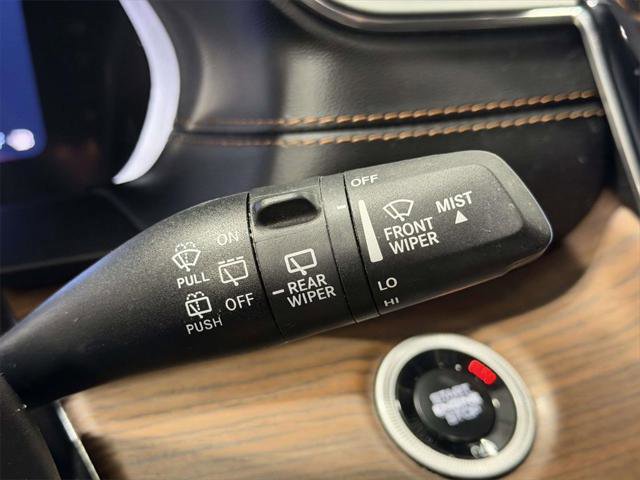 Certified 2024 Jeep Grand Cherokee Summit w/ Luxury Tech Group V image 25