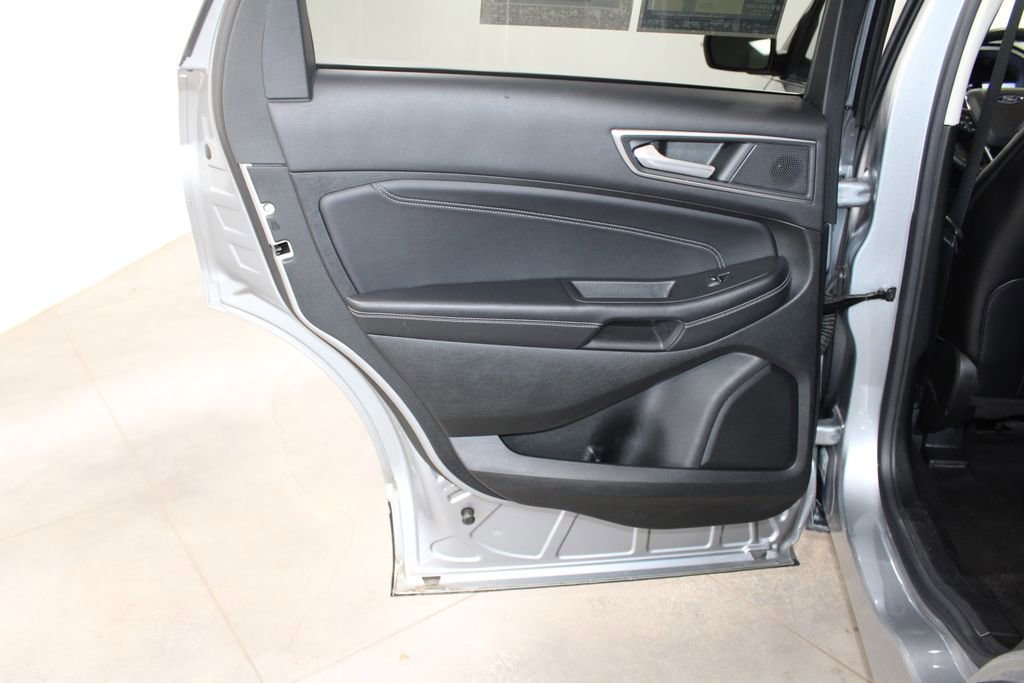 Used 2022 Ford Edge Titanium image 29