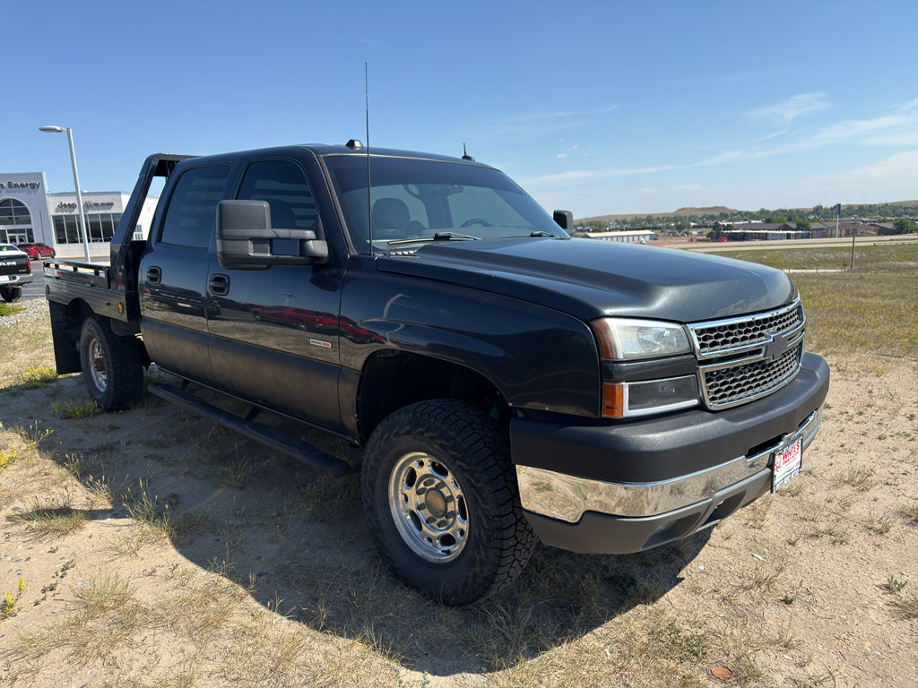 Used 2005 Chevrolet Silverado 2500 LT w/ Heavy-Duty Power Package AWD/4WD image 3