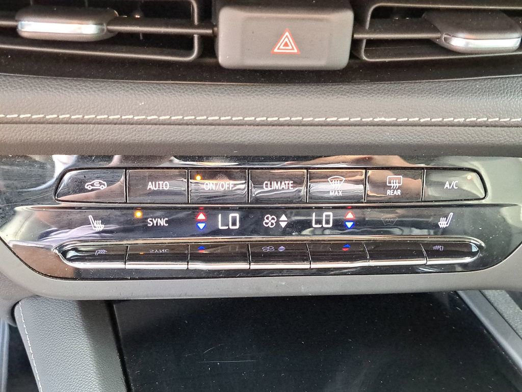 Used 2023 Buick Envision Essence image 24