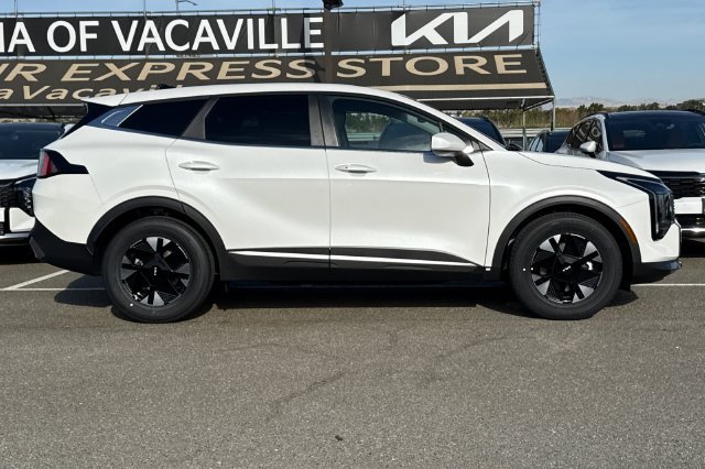 New 2027 Kia Sportage LX FWD image 3