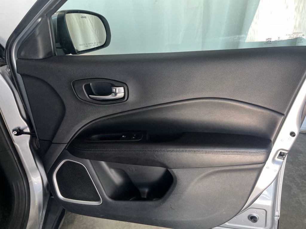 Used 2021 Jeep Compass Latitude image 11