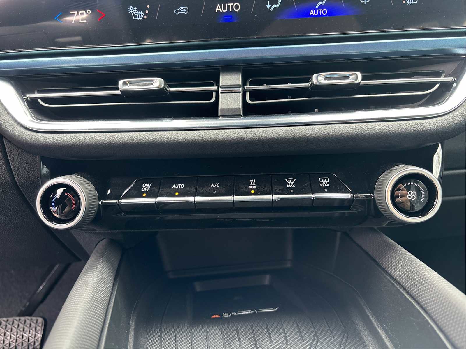 New 2026 Chevrolet Equinox EV LT image 27