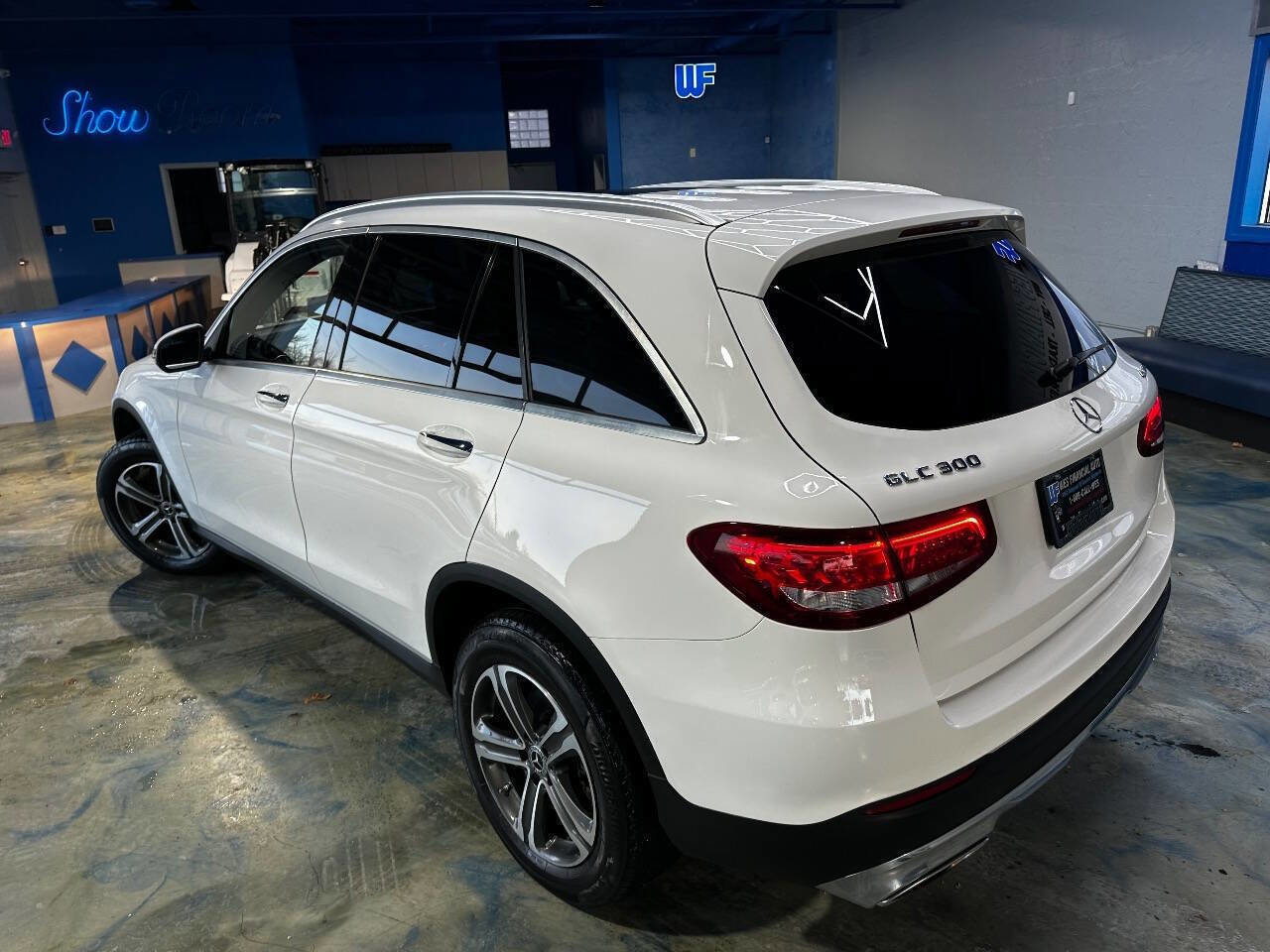 Used 2018 Mercedes-Benz GLC 300 4MATIC image 3